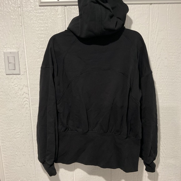 LULULEMON ZIPPER  SWEATSHIRT (USED) - Picture 3 of 3
